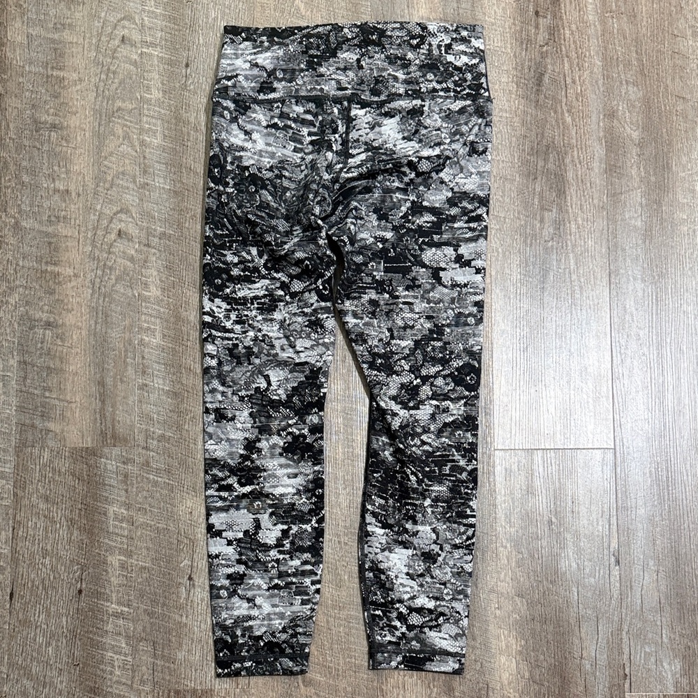Lululemon monochrome medium black and grey leggings